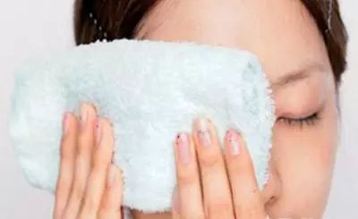 冰毛巾降溫 暈妝怎么辦?6個防暈妝最有效的方法!