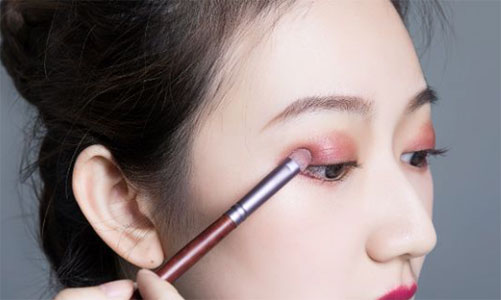 畫眼影 眼影怎么畫?畫眼影的正確方法!