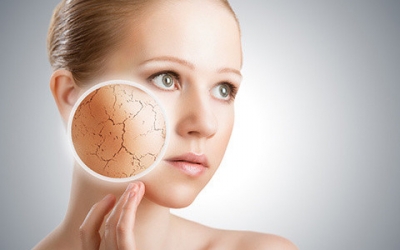 皮膚缺水的表現(xiàn)有哪些？肌膚缺水有什么癥狀？